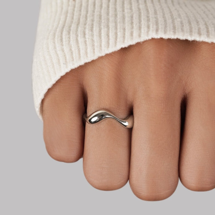 Fabiola - Minimalist Ring