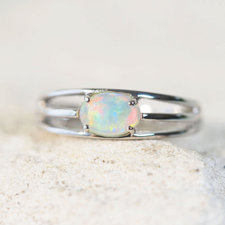 Siena – 14 Carat White Gold Crystal Opal Ring
