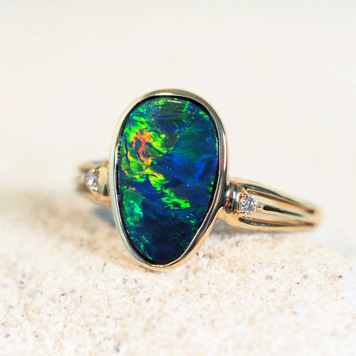 Zara – 14 Carat Gold Multicolor Opal Ring