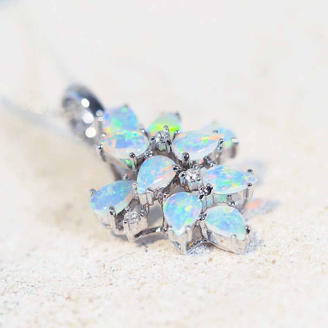 Viva – 18 Karat White Gold Crystal Opal Pendant