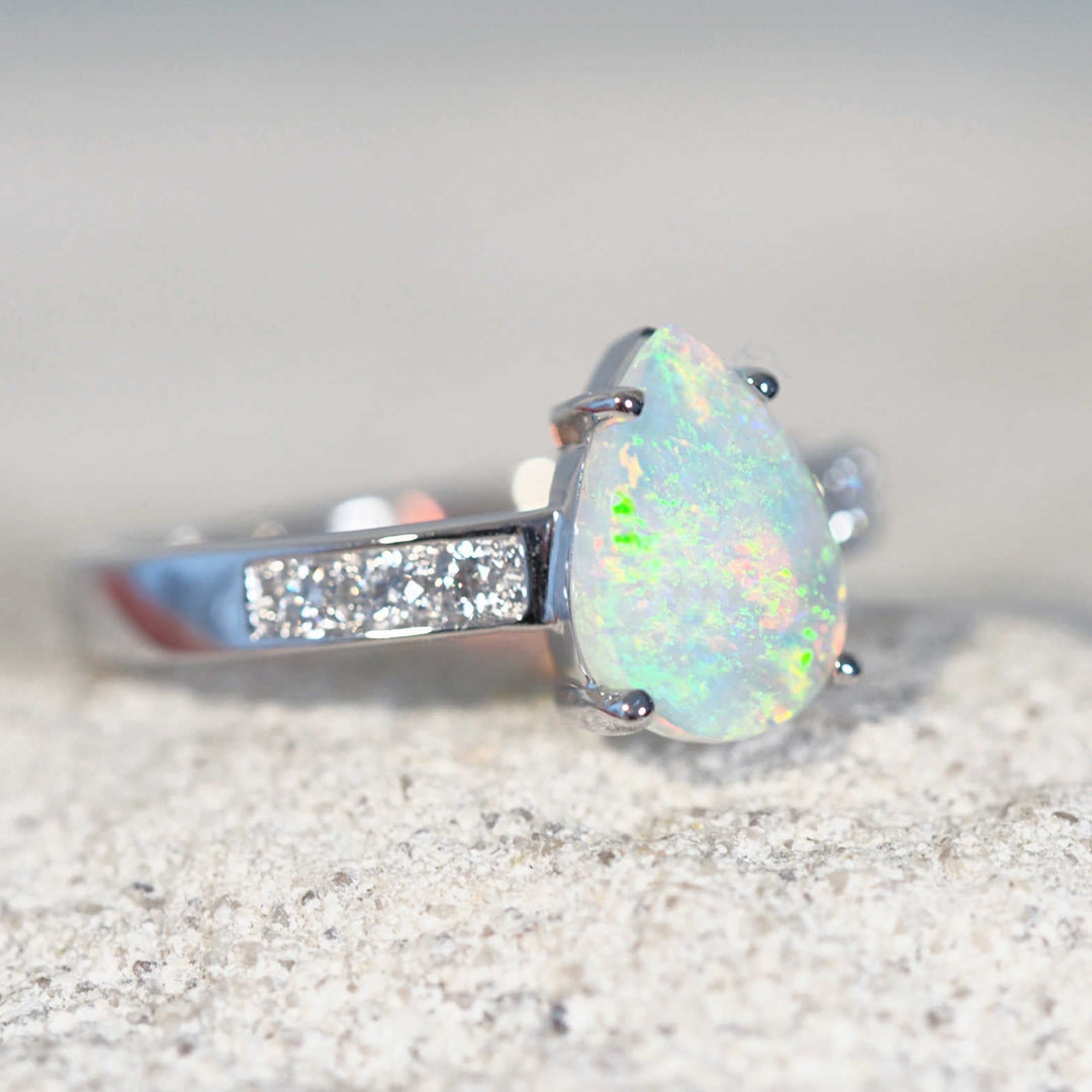 Luna – 18 Carat White Gold Crystal Opal Ring