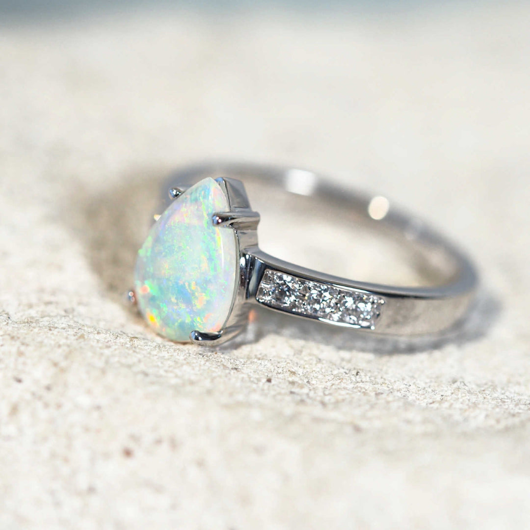 Luna – 18 Carat White Gold Crystal Opal Ring