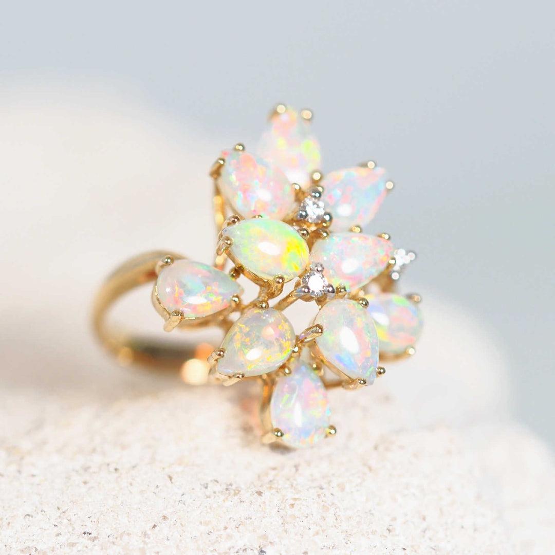 Kelise – 18 Carat Gold Multicolor Crystal Opal Ring