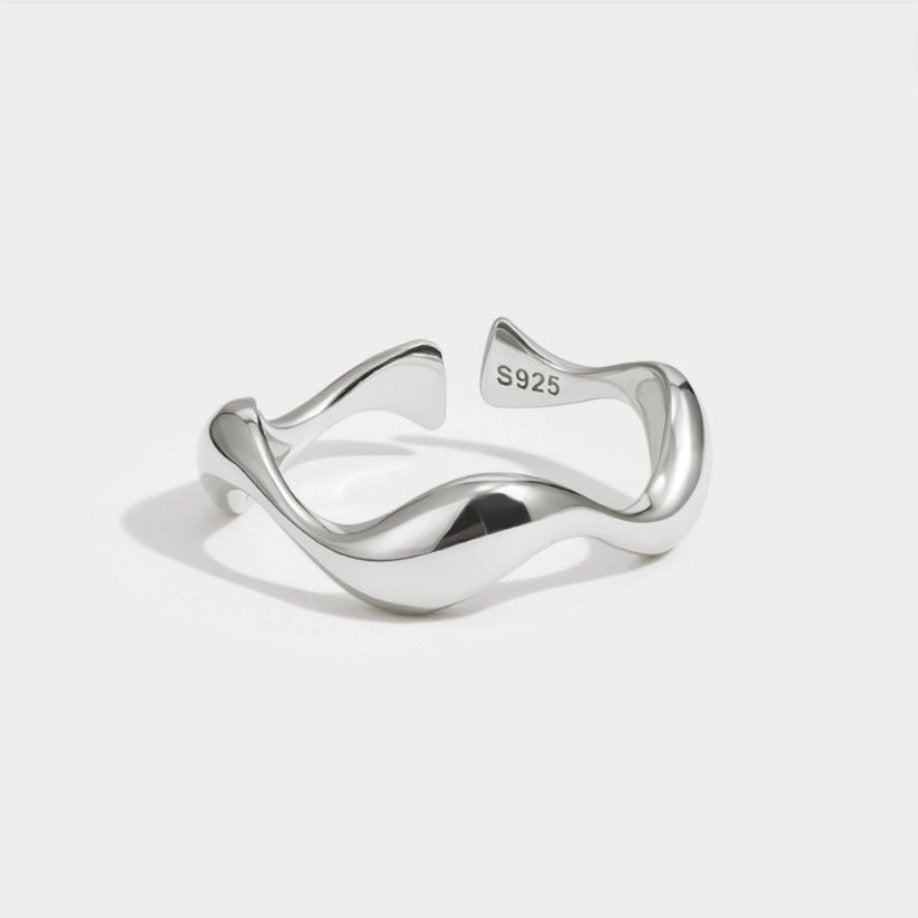 Fabiola - Minimalist Ring