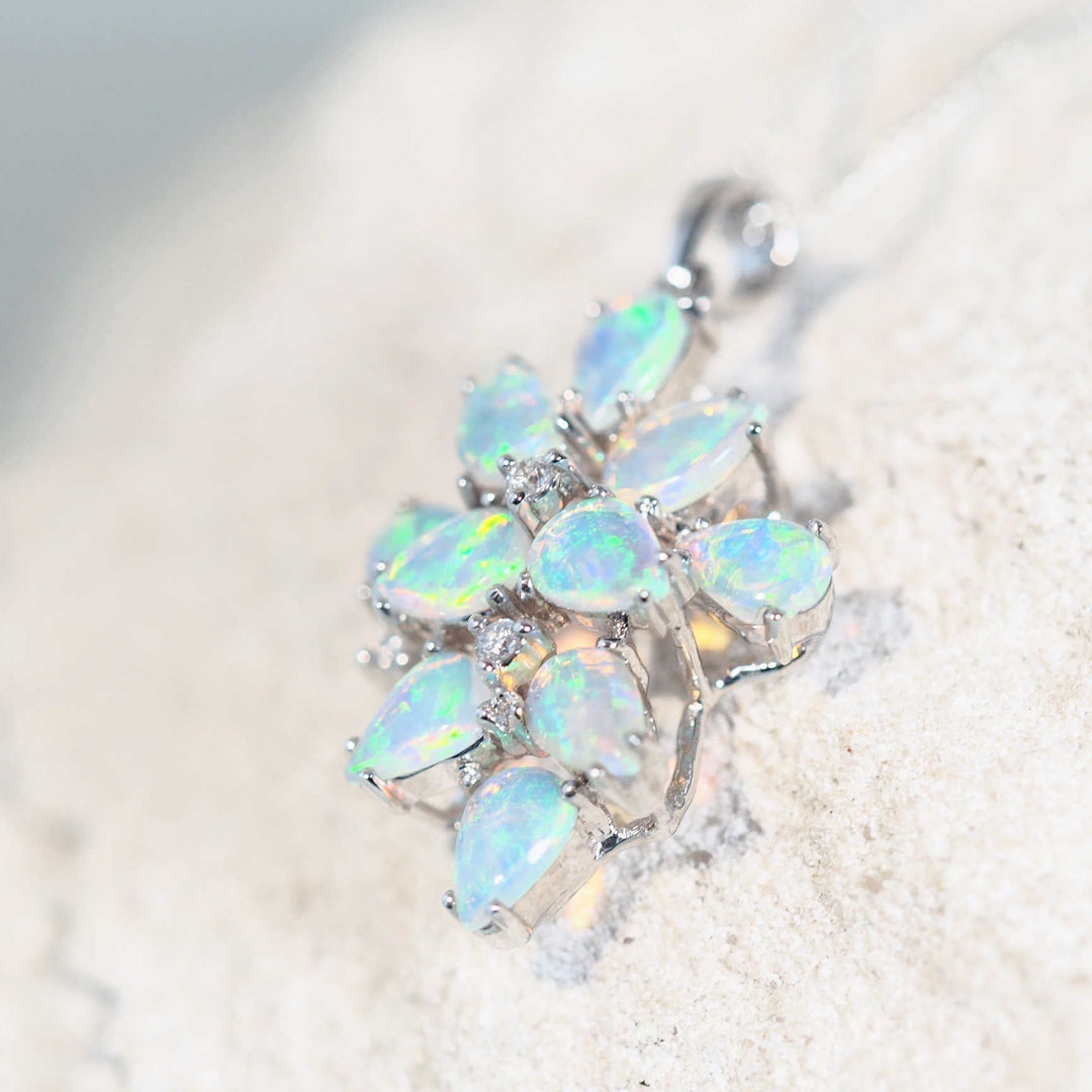 Lila – 18-Carat White Gold Crystal Opal Pendant